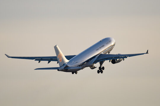 China Southern Airlines Airbus A330-200 (B-6059) passenger plane taking off from Haneda Airport