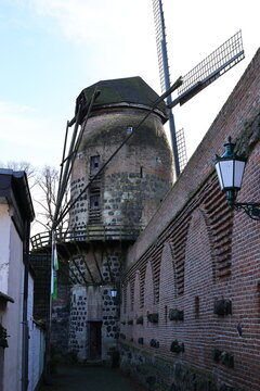 Blick in die Altstadt von Zons am Rhein