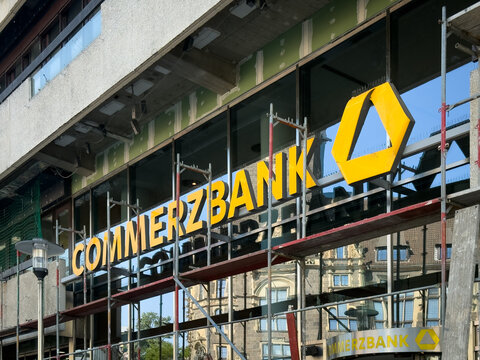 Eine Filiale der Commerzbank wird f&uuml;r Bauarbeiten einger&uuml;stet, Wuppertal, Deutschland