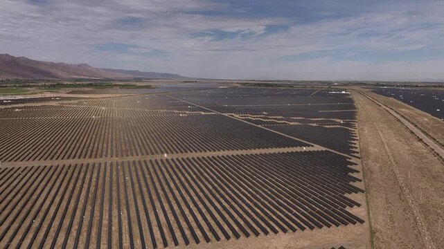 Integrated solar power and energy storage station	