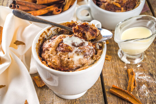 Cinnabon cake in mug