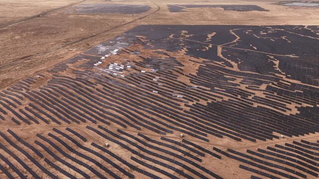 Integrated solar power and energy storage station	