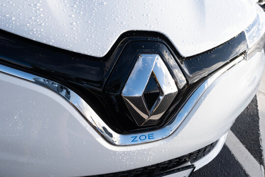 Renault car models parked outdoors, availability different car types for consumers, automotive sales and urban transportation options in Germany, Sustainable mobility, Frankfurt