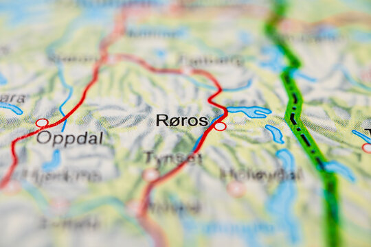 Macro map highlighting Roros mountain town in central Norway.