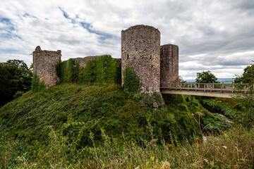 Medieval stone walls of White Castle in Wales © Chris Jones