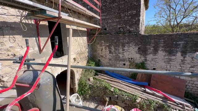 Gros chantier de r&eacute;novation avec cr&eacute;ation d'une piscine