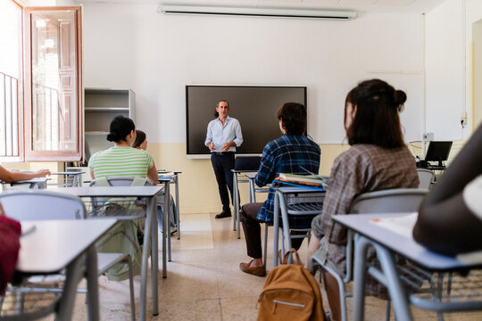 Teacher presenting to students during a classroom lecture