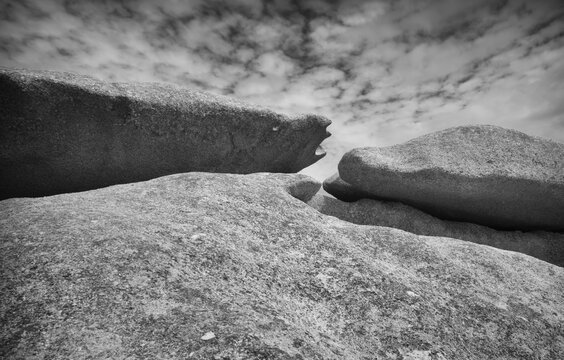 Les Morses rock formation, the walruses, &Icirc;le Renote, rocky coast along the Sentier des douaniers, Tr&eacute;gastel, C&ocirc;te de Granit Rose, Cotes d'Armor, Brittany, France