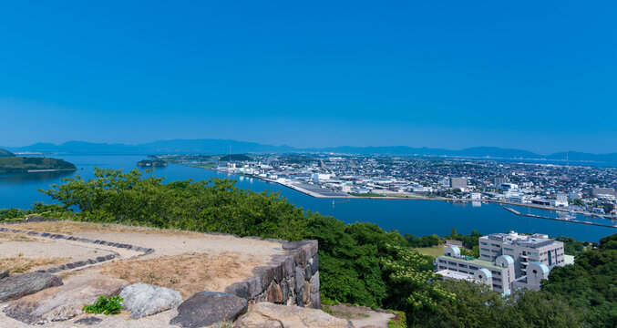 米子城跡から望む宍道湖と町並み