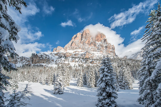 Il monte Antelao di Cortina d'Ampezzo. Le pi&ugrave; belle Dolomiti da scalare.