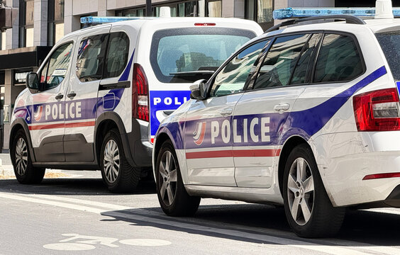 Voitures de la police nationale &agrave; Paris rue de Vaugirard. 08/2026.