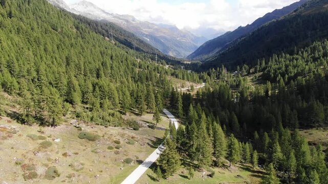Strada del passo della novena, nufenenpass, in Val Bedretto, Svizzera