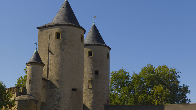 Porte des Allemands, a medieval bridge castle in Metz, France, under a clear sky