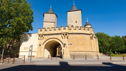 Porte des Allemands, a medieval fortified city gate, standing under a clear blue sky © 4kclips