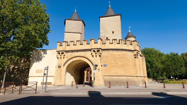 Porte des Allemands, a medieval fortified city gate, standing under a clear blue sky