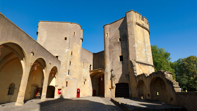 Porte des Allemands displaying its medieval towers and arches under a clear blue sky