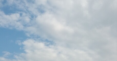 Obraz premium Blue sky with soft white clouds, natural daylight background for design and copy space.