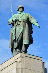 Fototapeta premium BERLIN GERMANY : Soviet War Memorial (Tiergarten) is war memorials to commemorate war dead of 80,000 soldiers of Soviet Armed Forces who died during the Battle of Berlin in April and May 1945
