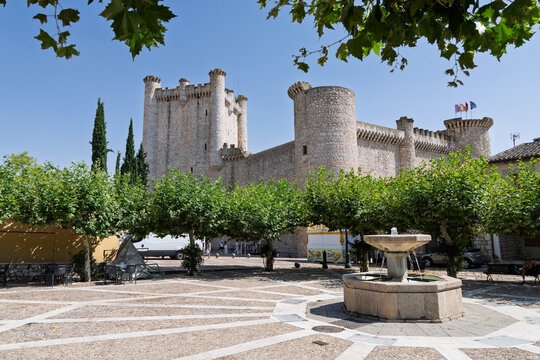Tiedra castle and fountain in spanish town square