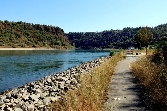 Rhine riverside path with Loreley Rock during low water in Germany