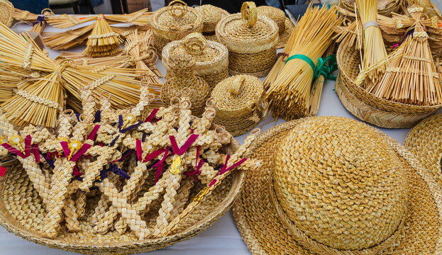 Weaving with wheat straw (artesan&iacute;a en paja de trigo) to make hats, baskets, and religious objects is an ancient craft of identity in Nabon, canton of Azuay, Ecuador
