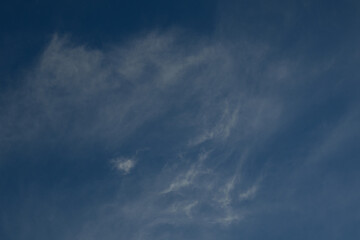 Obraz premium Wispy White Clouds in a Blue Sky
