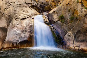Roaring River Falls cascades in Kings Canyon Park © PhotoSpirit
