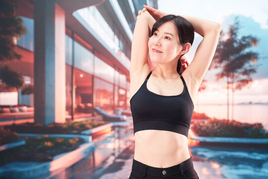 リゾートでストレッチをする女性