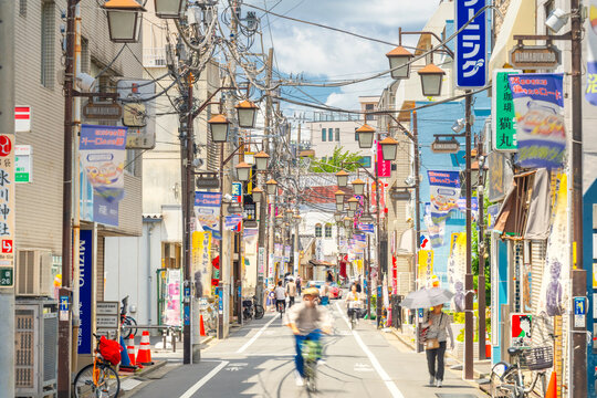 新宿線・沼袋駅　駅前商店街　ぬまふくロード
