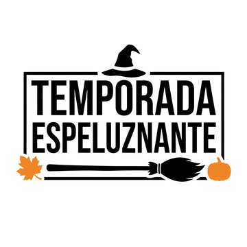 Letrero Temporada Espeluznante Halloween, dise&ntilde;o de logotipo vector con sombrero de bruja, escoba cl&aacute;sica y calabaza naranja sobre fondo blanco para decoraci&oacute;n t&oacute;xica editable svg