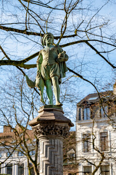 Statue du petit Sablon &agrave; Bruxelles