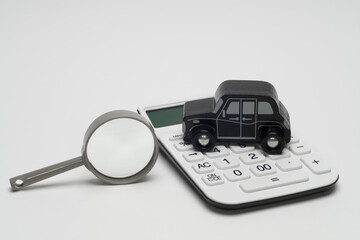 Naklejka premium 自動車関連費用や維持費を確認するイメージ