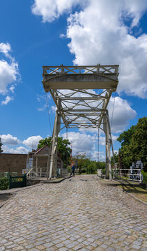 Historische Schleuse mit Klappbr&uuml;cke, Altfriesack, Brandenburg, Deutschland