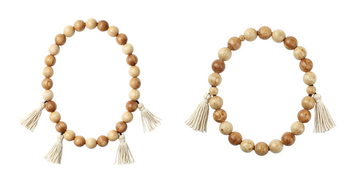 Wooden Bead Garland Boho Home Decoration: Long decorative bohemian wooden bead garland arranged in an elegant loose loop, oversized natural wood beads mixed with smaller beads and cotton tassels, PNG