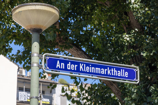 Street name An der Kleinmarkthalle- engl alley of covered farmers market  in Frankfurt am Main on a blue enamel sign