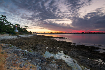Lever de soleil sur le phare de Sainte-Marine (29) © Frederic