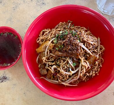 Sarawak mee kolok