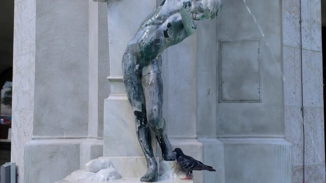 Brunnen am Karlstor "Brunnenbuberl", M&uuml;nchen, Oberbayern, Bayern, Deutschland