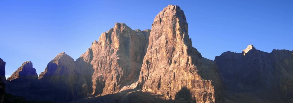 Anamorphic Lens - The stone giants on the Alimonta Dolomites
