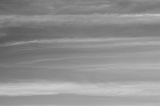 gray background, photo of gray sky and clouds in the form of lines