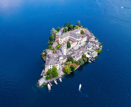 isola san giulio, lago di orta, lake orta, island, italy, piedmont, piemonte, aerial view, drone photography, landscape, scenic, travel, tourism, water, lake, historic, architecture, ancient town