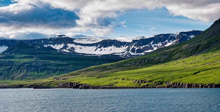 Sailing into Sey&eth;isfj&ouml;r&eth;ur