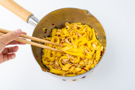 Spicy Tossed Cornstarch Noodles with Eggs