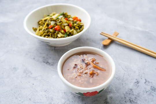 A bowl of cuttlefish and Job's-tears porridge served with stir-fried sour long beans.