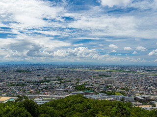 Fototapeta premium 夏の青空と都市の風景