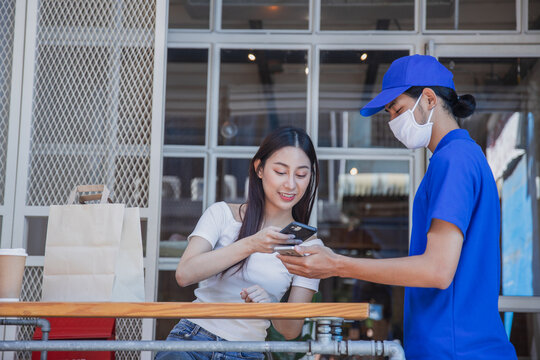 Customer confirming online payment with delivery courier for food order