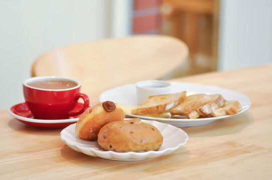 bread, bun or cranberry bread or cranberry bun or cranberry bagel and donut or doughnut with hot cocoa and sourdough