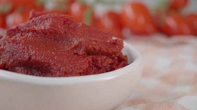 Making spicy tomato paste at home with simple steps