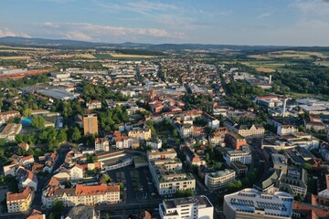 Obraz premium Fulda aus der Luft – Panorama der historischen Innenstadt und Umgebung
