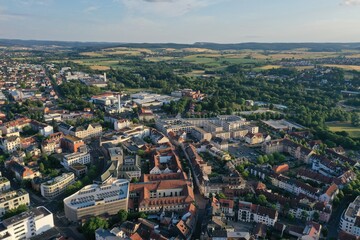 Fototapeta premium Fulda aus der Luft – Panorama der historischen Innenstadt und Umgebung